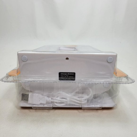 iConcepts Dual Charging Station for Nintendo Wii Remotes NEW SEALED White - Picture 2 of 4